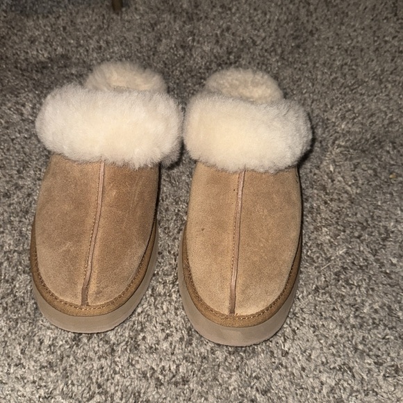UGG Slippers - Picture 2 of 8